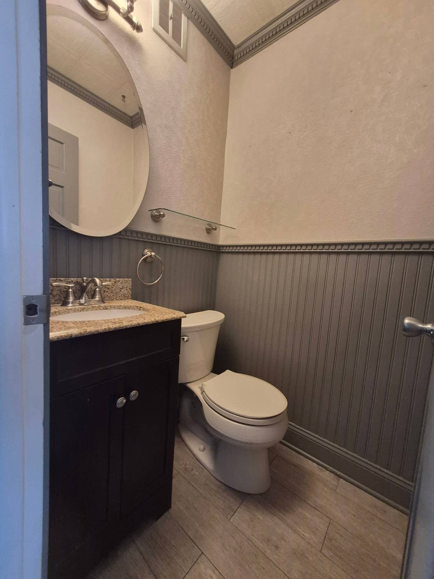 Powder Room Crown Molding & Trim