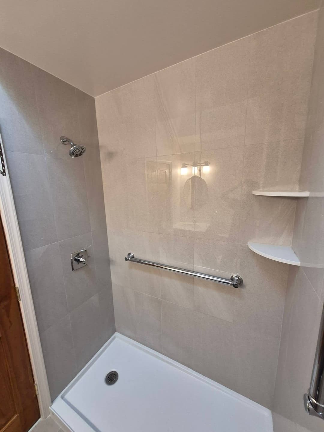 Walk-In Shower with Grab Bar & Corner Shelves